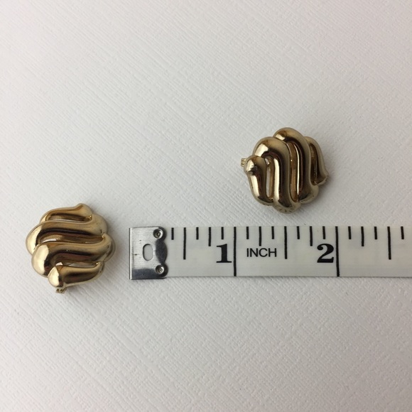 Vintage Monet Classy Gold Tone Clip On Earrings - Picture 8 of 8